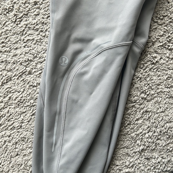 FINAL OFFER-Like new lululemon reflective running leggings - Picture 2 of 3